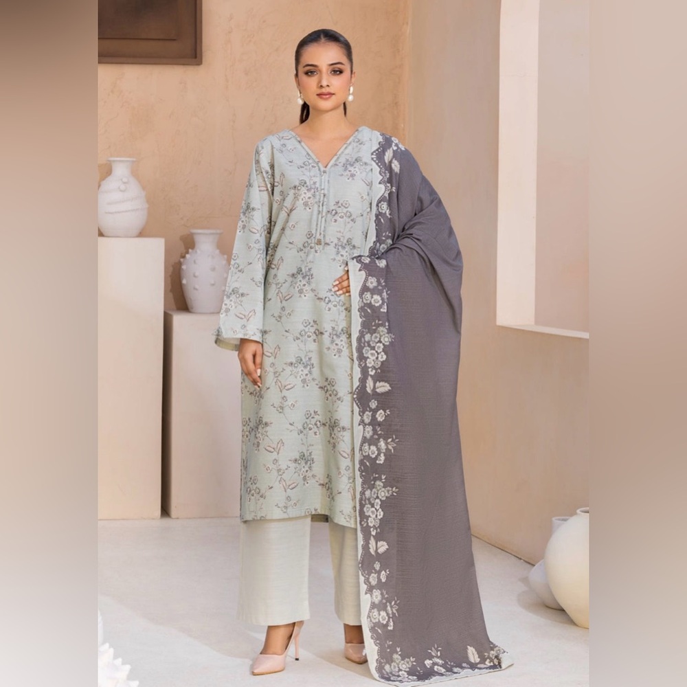 Elegant Floral Embroidered Kurta Set